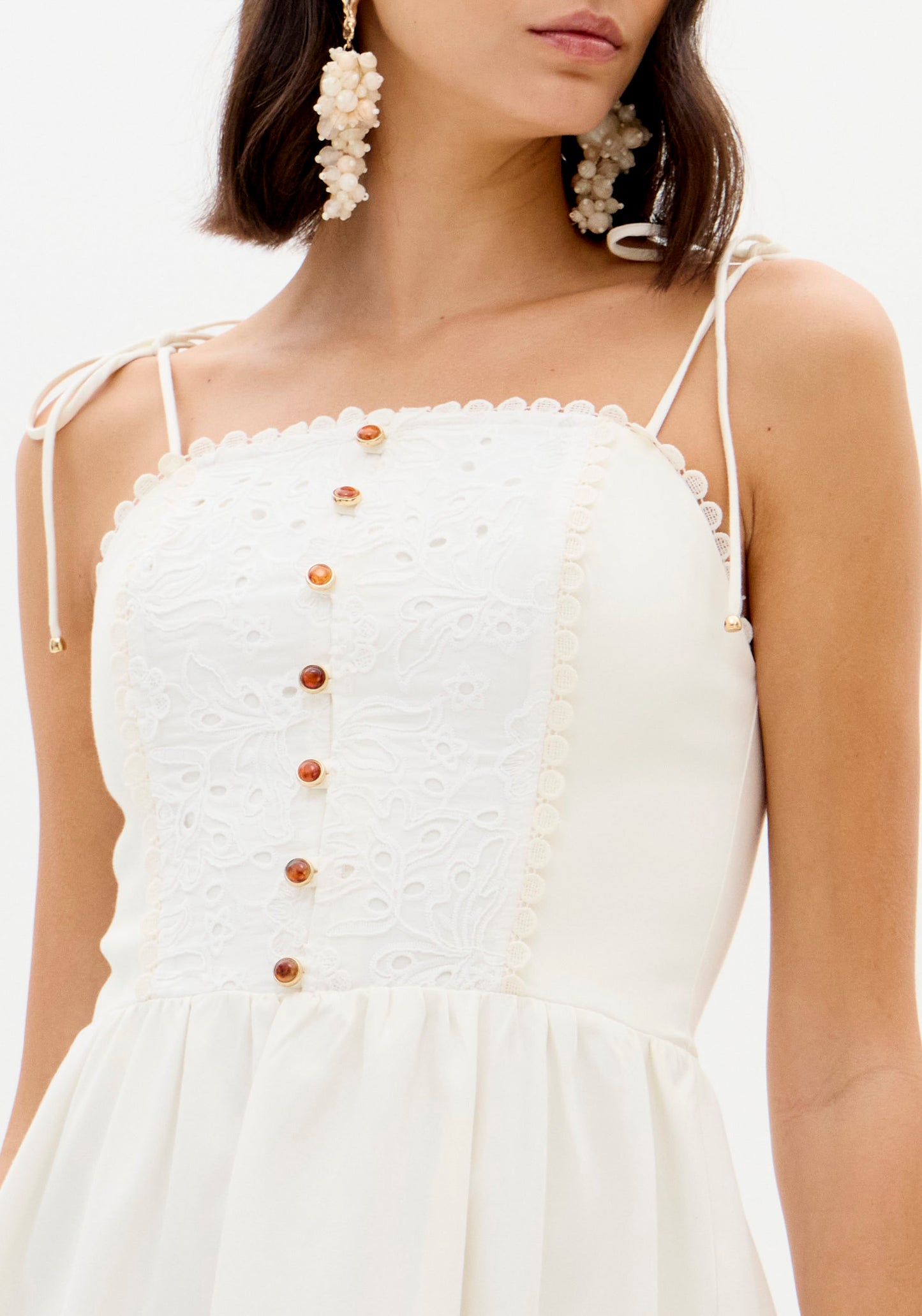 Vestido Midi Branco Botões Frontais Alças Finas — Lança Perfume