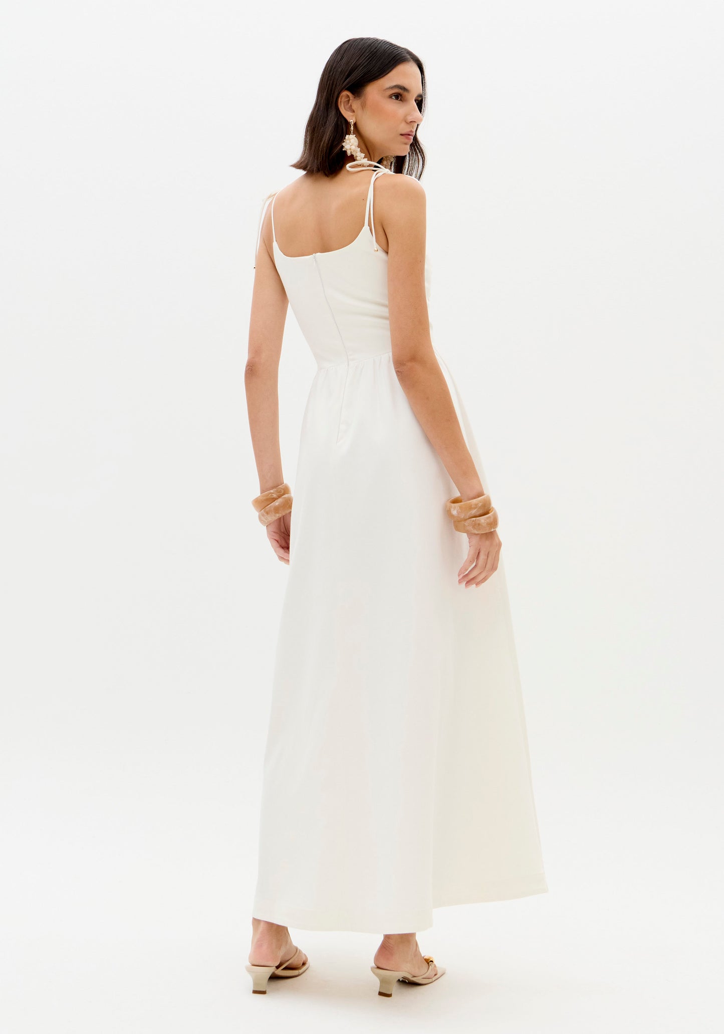 Vestido Midi Branco Botões Frontais Alças Finas — Lança Perfume