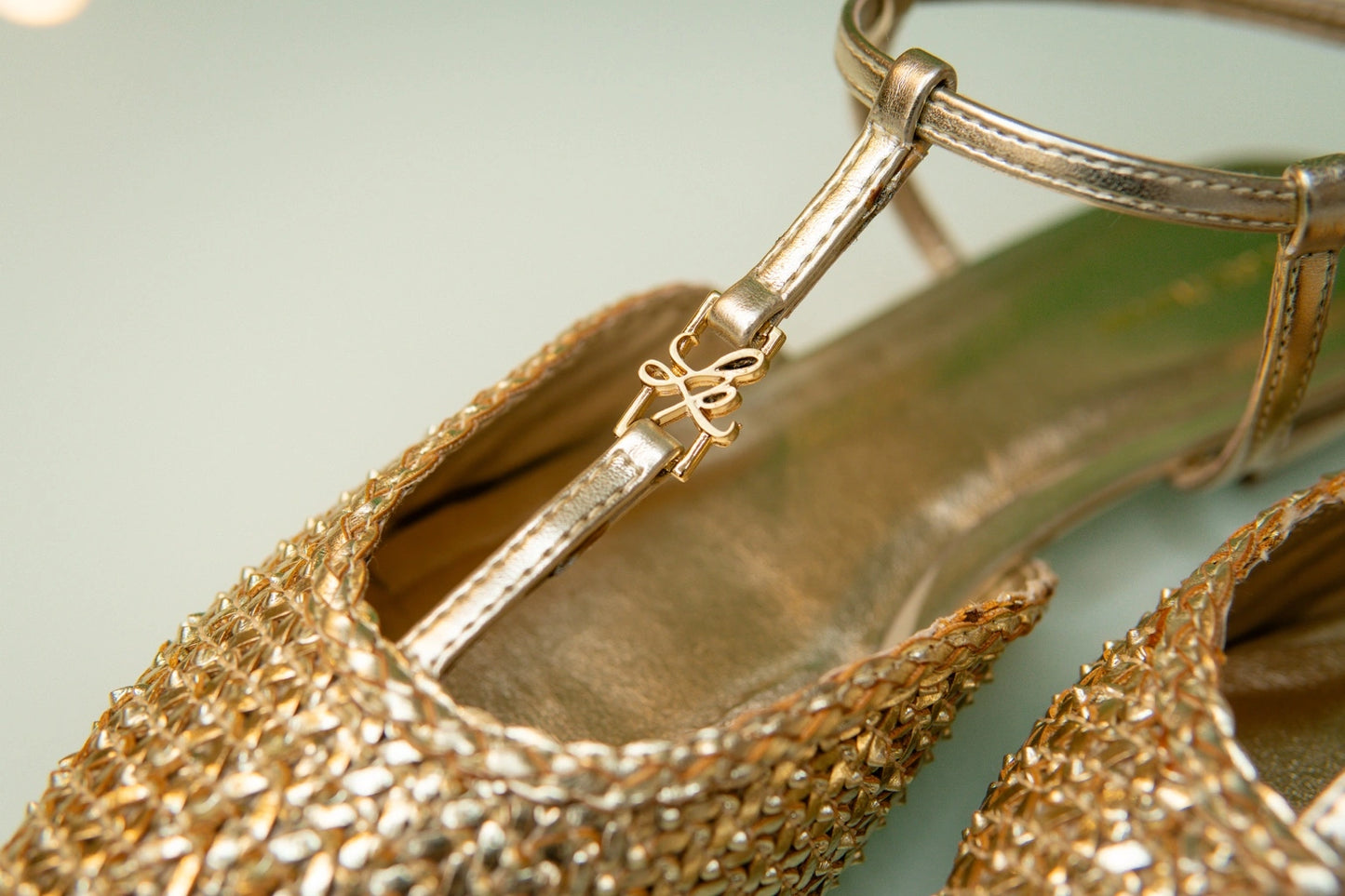 Sandálias Gold - Lança Perfume