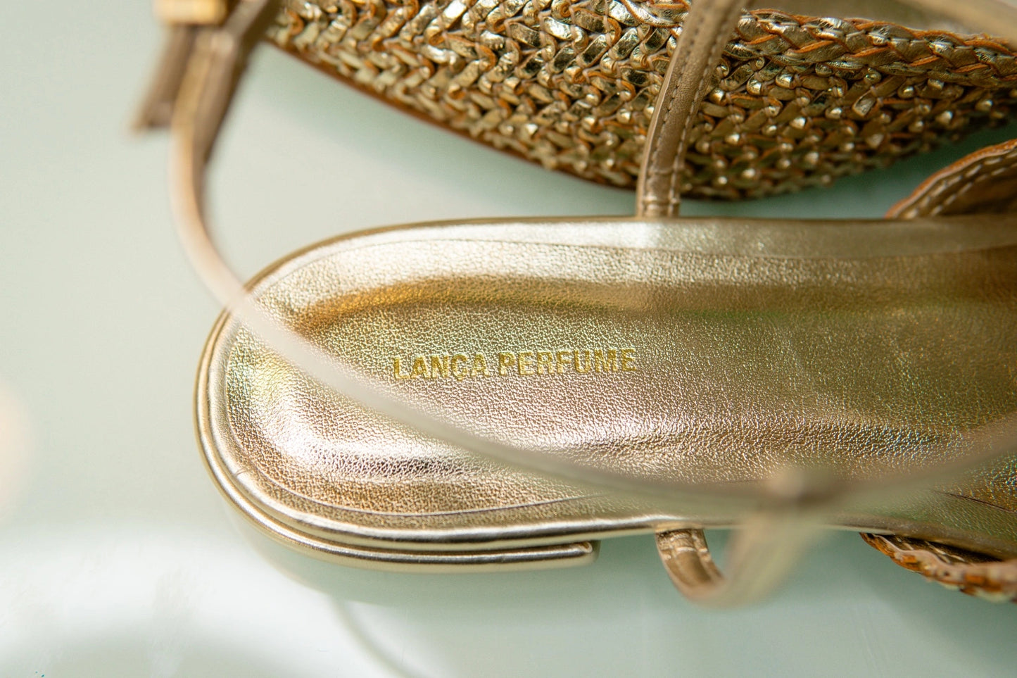 Sandálias Gold - Lança Perfume