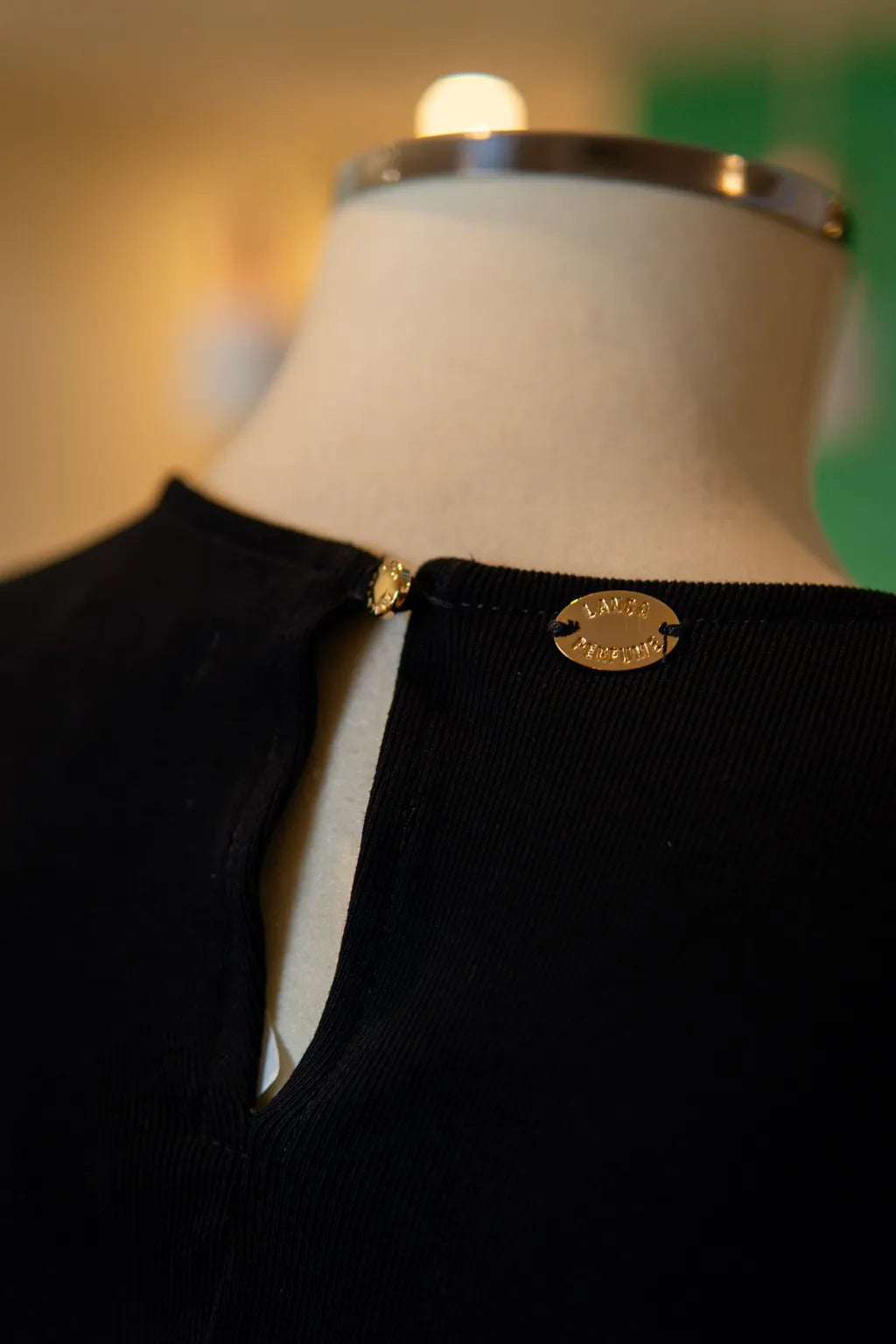 Vestido Chalk preto - lança perfume