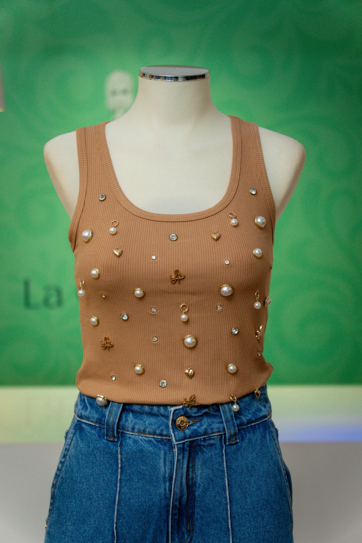 Top com aplicações camel - Lança perfume