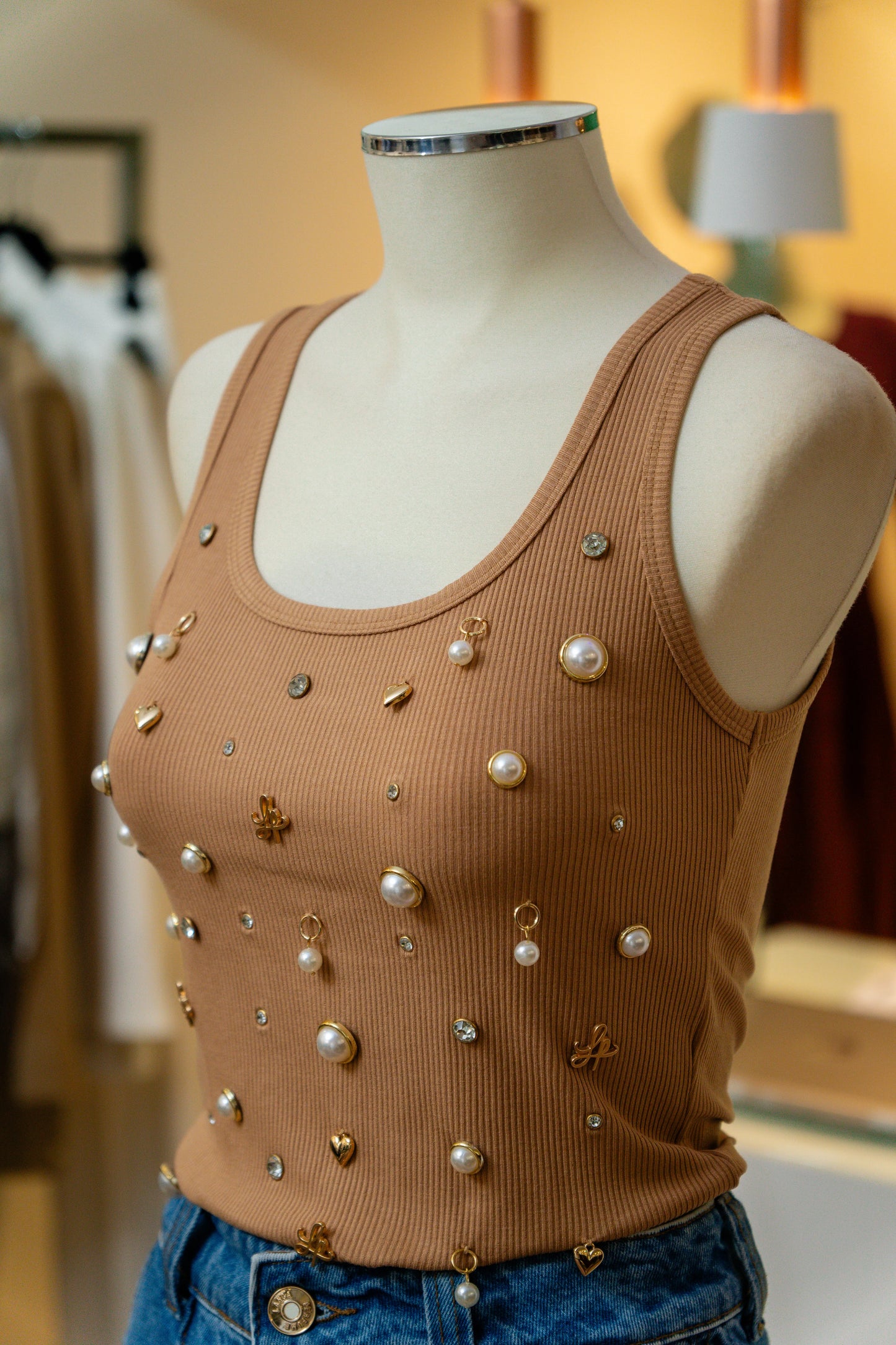 Top com aplicações camel - Lança perfume