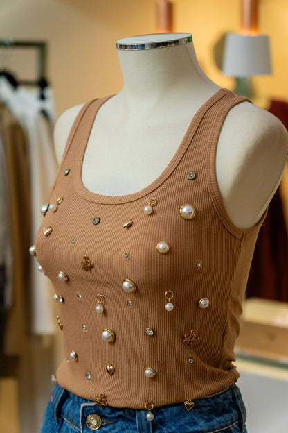 Top com aplicações camel - Lança perfume