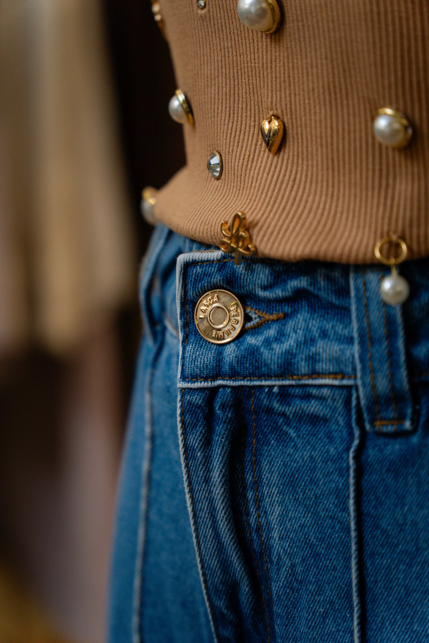 Top com aplicações camel - Lança perfume