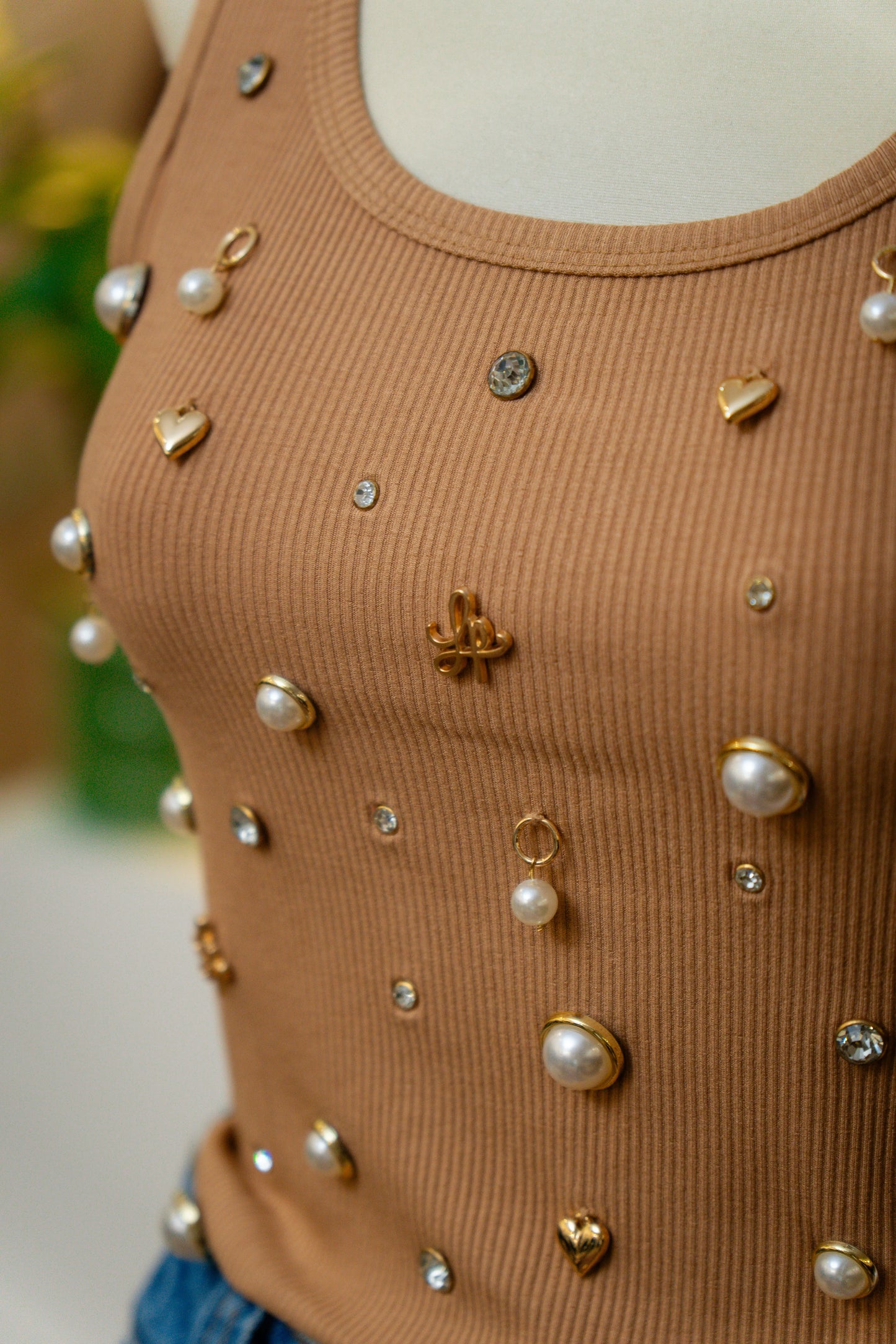 Top com aplicações camel - Lança perfume