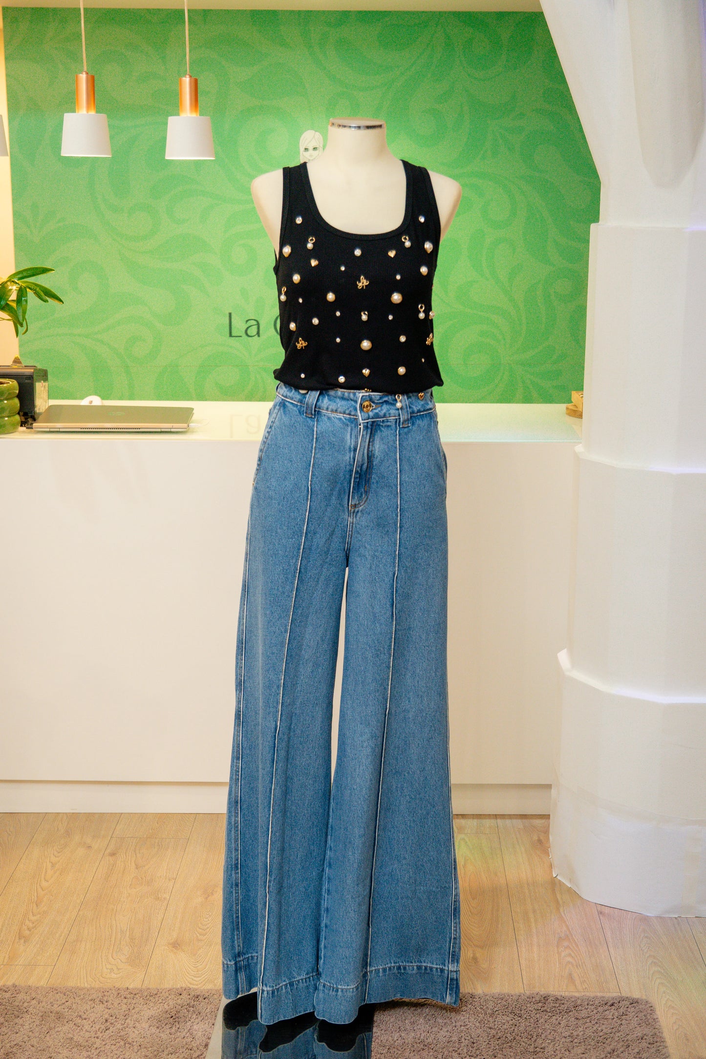 Top com aplicações black - Lança perfume