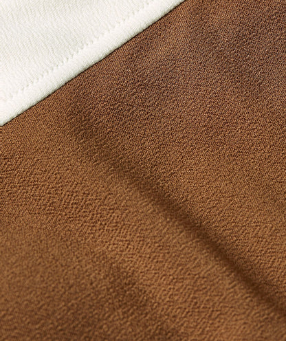 Image 28: Close-up van een badpak met strikbandje in de kleur Brown Ecru