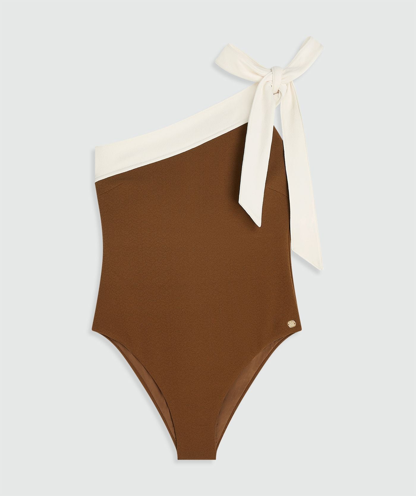 Image 30: Een badpak met strikbandje in de kleur Brown Ecru, zonder model, weergegeven op een lichtgrijze achtergrond
