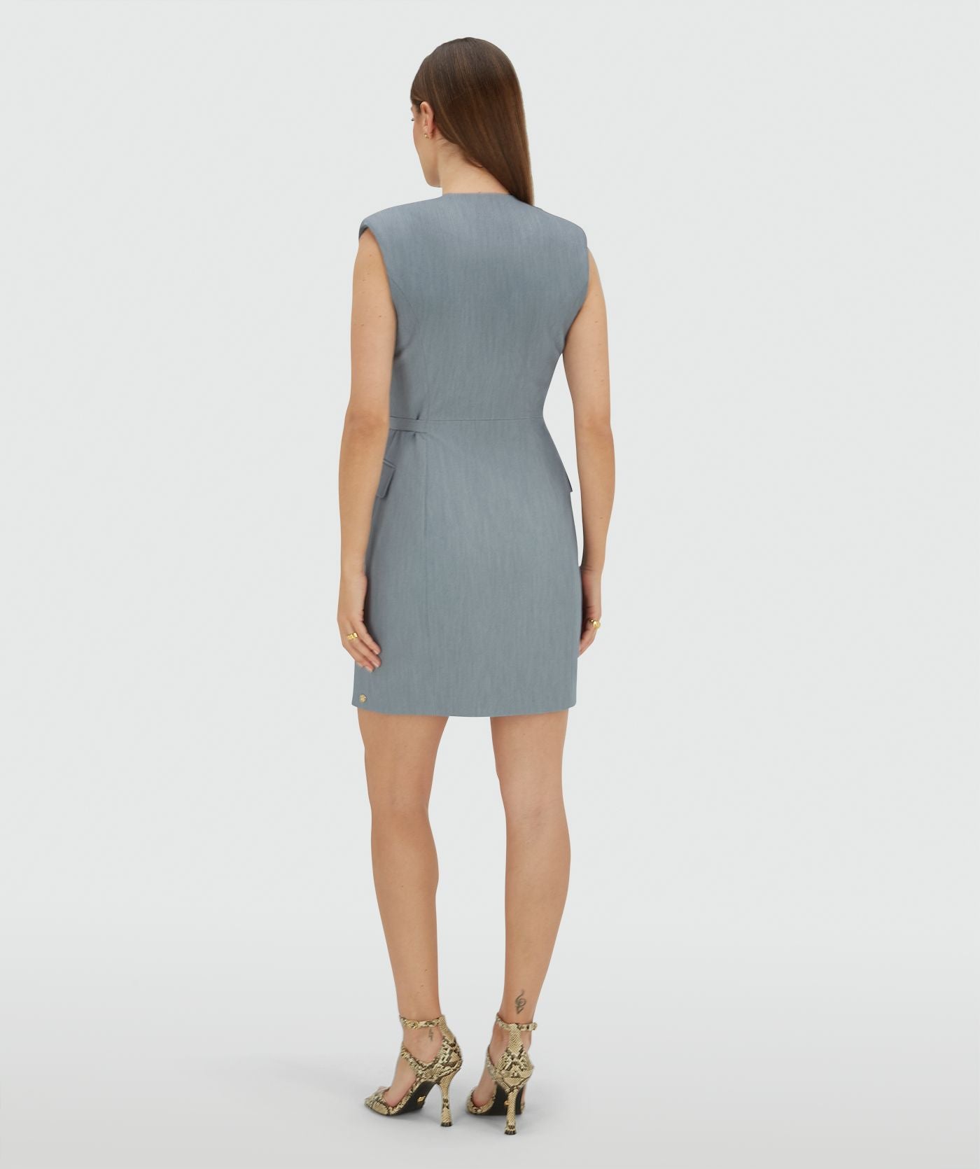 Image 34: Achterzijde van een overslagjurk in de kleur Sky Blue Melange