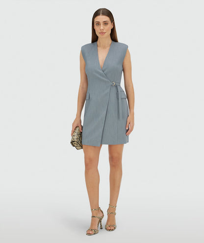 Image 26: Model draagt een overslagjurk in de kleur Sky Blue Melange