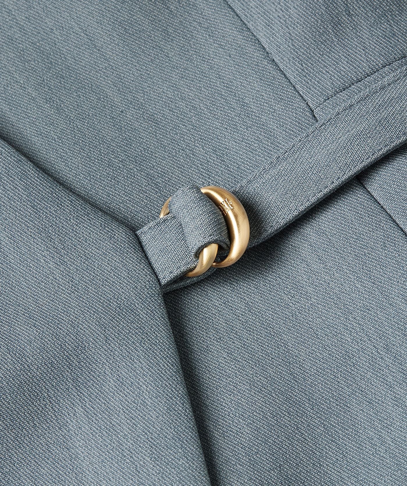 Image 38: Close-up van een overslagjurk in de kleur Sky Blue Melange