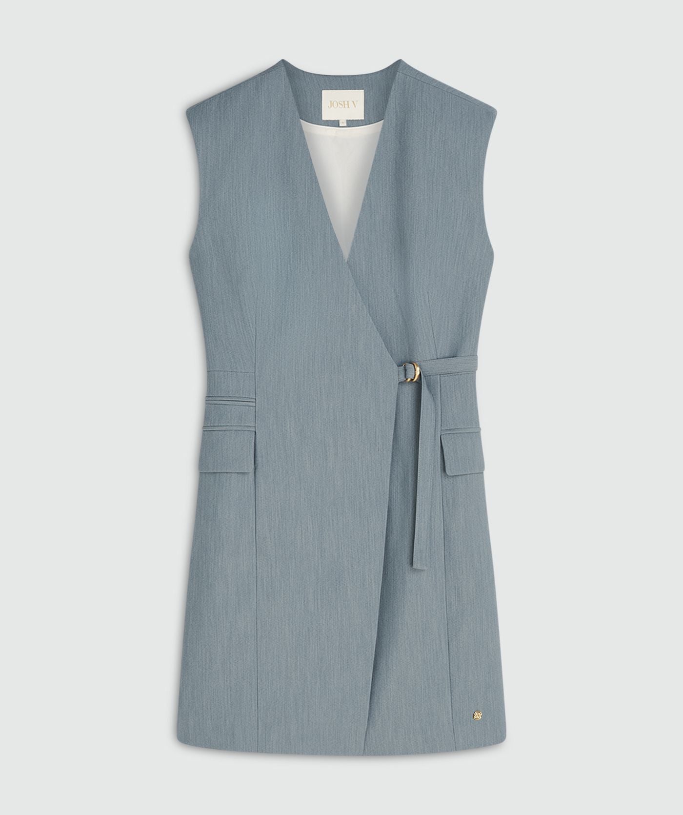 Image 36: Een overslagjurk in de kleur Sky Blue Melange zonder model, weergegeven op een lichtgrijze achtergrond