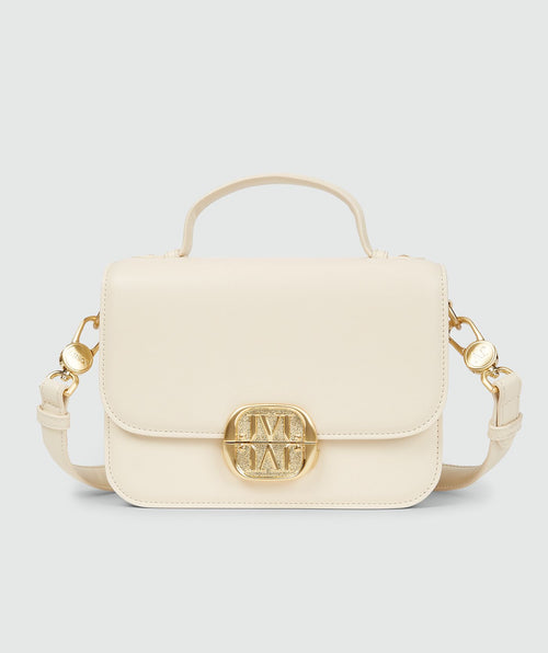 Image 3: Vooraanzicht van een tas in Crème White met een goudkleurige bucklesluiting