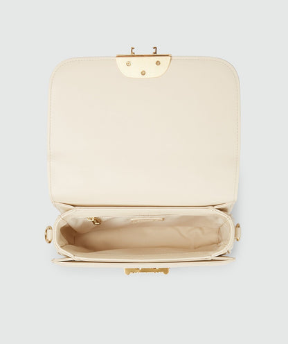 Image 7: Bovenaanzicht van een tas in Crème White met een goudkleurige bucklesluiting en een verstelbare band, waarbij ook het binnenvak met ritssluiting zichtbaar is
