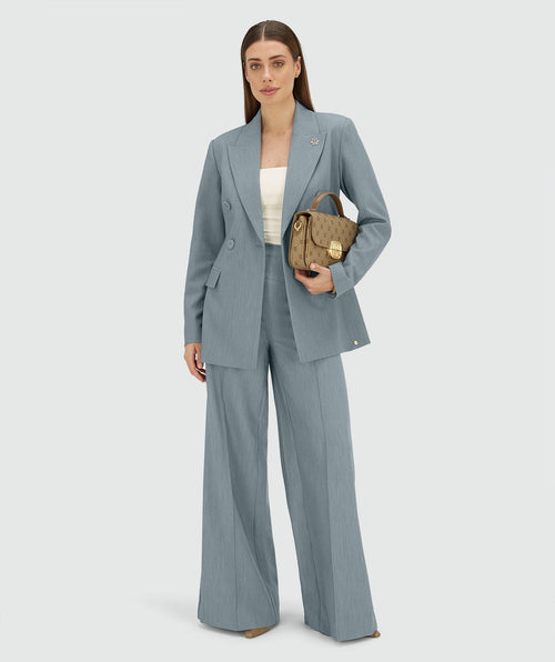 Image 40: Model draagt een fitted blazer in de kleur Sky Blue Melange