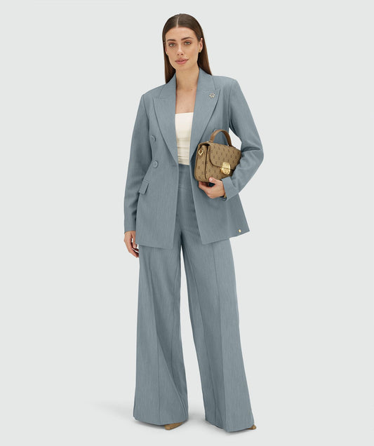 Image 40: Model draagt een fitted blazer in de kleur Sky Blue Melange