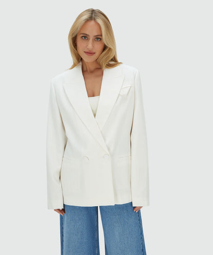 Image 2: Model draagt een Off White oversized blazer 