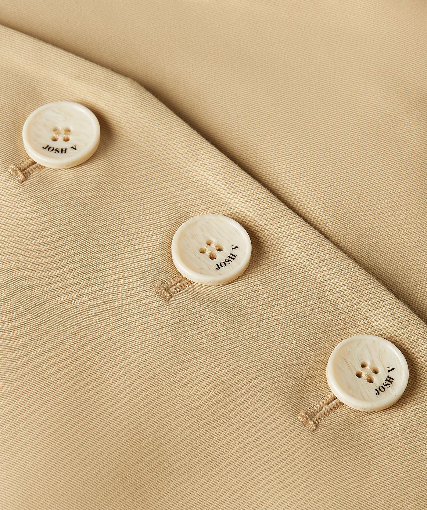 Image 24: Close-up van een fitted gilet