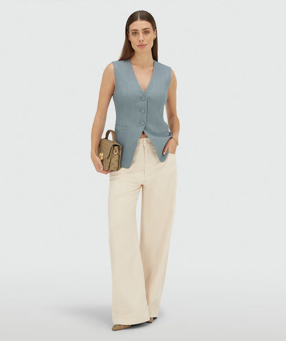 Image 7: Model draagt een fitted gilet in de kleur Sky Blue Melange