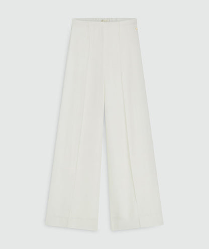 Image 47: Een high rise wide leg pantalon in het Off White, weergegeven op een lichtgrijze achtergrond