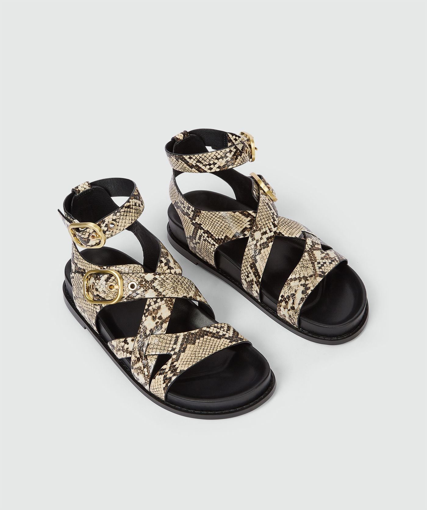 Image 19: Sandalen met snake print, zonder model, weergegeven op een lichtgrijze achtergrond