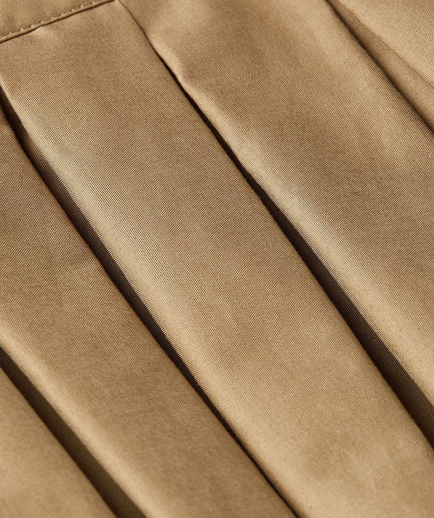 Image 17: Close-up van een high waisted maxi rok in de kleur Light Khaki